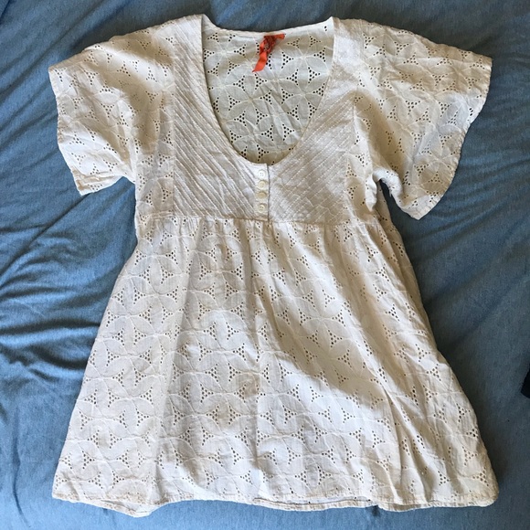 BCBGeneration Tops - Gorgeous BCBG Blouse 🌼